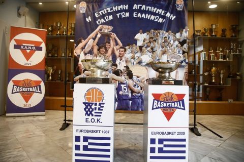 Στο μουσείο της ΧΑΝΘ στη Θεσσαλονίκη τα δύο τρόπαια του EuroBasket