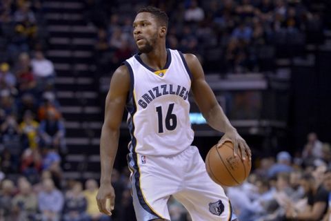 Memphis Grizzlies guard Toney Douglas (16) plays in the first half of an NBA basketball game against the Brooklyn Nets Monday, March 6, 2017, in Memphis, Tenn. (AP Photo/Brandon Dill)