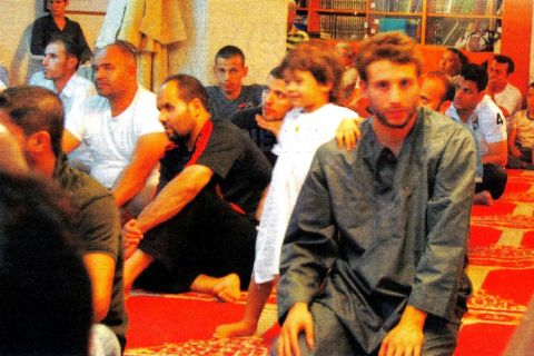 Οι προσευχές του Αμπντούν σε υπόγειο τζαμί της Αθήνας