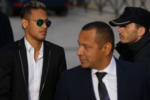 FC Barcelona's Neymar arrives with his father Neymar Santos, center, to the national court to testify in an investigation into alleged irregularities regarding his transfer to Barcelona, in Madrid, Tuesday, Feb. 2, 2016. The court is looking into a complaint made by a Brazilian investment group which claims it was financially harmed when Barcelona and Neymar allegedly withheld the real amount of the player's transfer fee from Brazilian club Santos in 2013. (AP Photo/Francisco Seco)