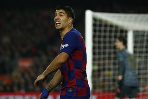 Barcelona's Luis Suarez reacts during a Spanish La Liga soccer match between Barcelona and Real Madrid at Camp Nou stadium in Barcelona, Spain, Wednesday, Dec. 18, 2019. Thousands of Catalan separatists are planning to protest around and inside Barcelona's Camp Nou Stadium during Wednesday's "Clasico". (AP Photo/Joan Monfort)