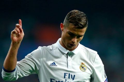 MADRID, SPAIN - DECEMBER 07: Cristiano Ronaldo of Real Madrid gestures during the UEFA Champions League Group F match between Real Madrid CF and Borussia Dortmund at the Bernabeu on December 7, 2016 in Madrid, Spain.  (Photo by Gonzalo Arroyo Moreno/Getty Images)
