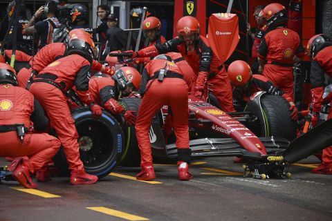 Ο Λεκλέρ στα πιτ της Ferrari στο GP του Μονακό | 29 Μαΐου