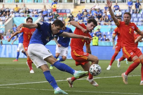Ο Φεντερίκο Κιέζα της Ιταλίας πανηγυρίζει γκολ που σημείωσε κόντρα στην Ουαλία για τη φάση των ομίλων του Euro 2020 στο "Ολίμπικο", Ρώμη | Κυριακή 20 Ιουνίου 2021