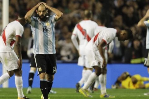 Argentina's Javier Mascherano reacts after missing a chance to score during a World Cup qualifying soccer match against Peru, at La Bombonera stadium in Buenos Aires, Argentina, Thursday, Oct. 5, 2017. (AP Photo/Victor R. Caivano)
