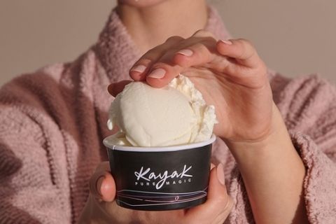 Η ελληνική εταιρεία παγωτού Kayak μας μεταφέρει στον κόσμο του παγωτού της με ένα σουρεαλιστικό video