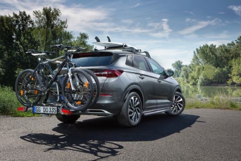 On tour with the bike: Practical accessories such as carriers and transport systems for sports equipment, make the Opel Grandland X ideal for all kinds of leisure activities.