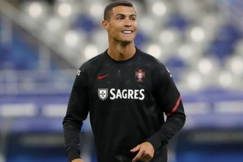 O Κριστιάνο Ροναλντο σε προθέρμανση της εθνικής Πορτογαλίας πριν από ματς με την Γαλλία