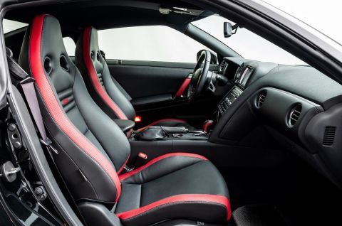 Ο Σεμπάστιαν Φέτελ πουλάει το συλλεκτικό του Nissan GT-R Black Edition