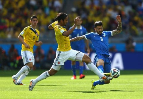 BELO HORIZONTE, BRAZIL - JUNE 14: Abel Aguilar of Colombia challenges Panagiotis Kone of Greece during the 2014 FIFA World Cup Brazil Group C match between Colombia and Greece at Estadio Mineirao on June 14, 2014 in Belo Horizonte, Brazil.  (Photo by Jeff Gross/Getty Images)