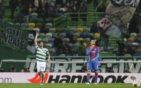 Sporting's Fredy Montero celebrates with his second goal during the Europa League round of 16 first leg soccer match between Sporting CP and FC Viktoria Plzen at the Alvalade stadium in Lisbon, Thursday March 8, 2018. (AP Photo/Armando Franca)