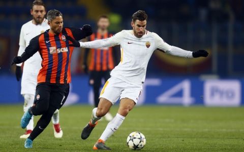 Roma's Kevin Strootman, right, duels for the ball with Shakhtar's Marlos during the Champions League, round of 16, first-leg soccer match between Shakhtar Donetsk and Roma at the Metalist Stadium in Kharkiv, Ukraine, Wednesday, Feb. 21, 2018. (AP Photo/Efrem Lukatsky)