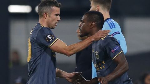Fenerbahce's Robin van Persie greets his substitute Emmanuel Emenike during the Group A Europa League soccer match between Feyenoord and Fenerbahce at De Kuip stadium in Rotterdam, Thursday, Dec. 8, 2016. (AP Photo/Peter Dejong)