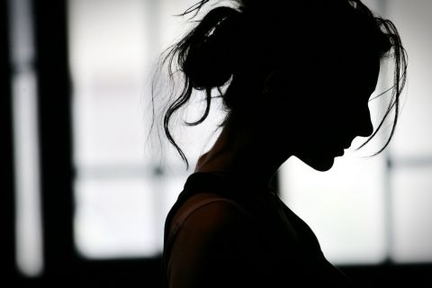 Πρώην υψηλόβαθμο στέλεχος της ΕΟΚ παραπέμπεται σε δίκη για απόπειρα βιασμού και παράνομη βία