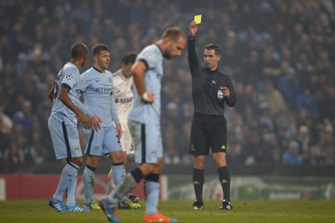 Manchester City's Fernandinho, left, is shown his second yellow card by referee Tasos Sidiropoulos during the Champions League group E soccer match between Manchester City and CSKA Moscow, at the Etihad Stadium, in Manchester, England, Wednesday, Nov. 5, 2014. (AP Photo/Jon Super)  


