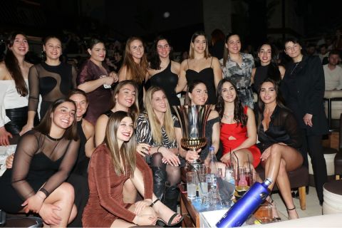 To γλέντι της ομάδας πόλο γυναικών του Ολυμπιακού για την κατάκτηση της Euroleague