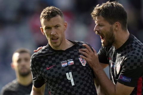 Ο Ίβαν Πέρισιτς πανηγυρίζει γκολ με την Κροατία κόντρα στην Τσεχία στο Euro 2020