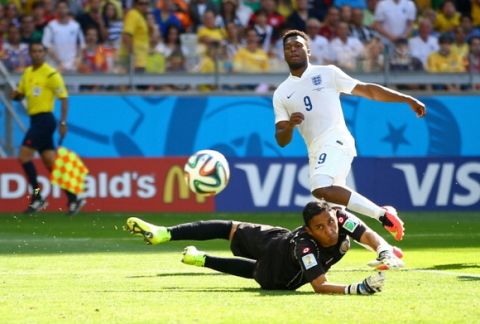 BELO HORIZONTE, BRAZIL - JUNE 24:  Daniel Sturridge of England misses a shot wide past Keylor Navas of Costa Rica during the 2014 FIFA World Cup Brazil Group D match between Costa Rica and England at Estadio Mineirao on June 24, 2014 in Belo Horizonte, Brazil.  (Photo by Richard Heathcote/Getty Images)