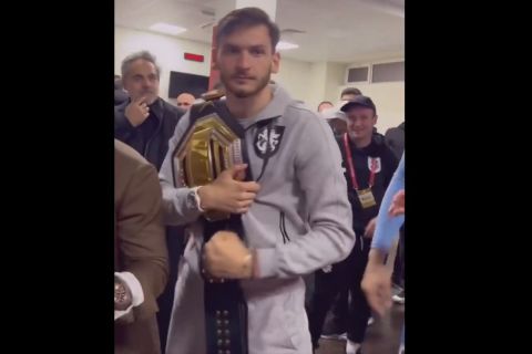 Κβαρατσχέλια: Γιόρτασε τη νίκη της Γεωργίας κρατώντας ζώνη πρωταθλητή στο UFC