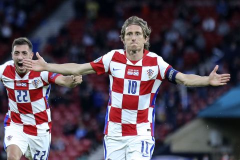 Ο Λούκα Μόντριτς πανηγυρίζει γκολ με την Κροατία απέναντι στην Σκωτία για το Euro 2020 | 22 Ιουνίου 2021