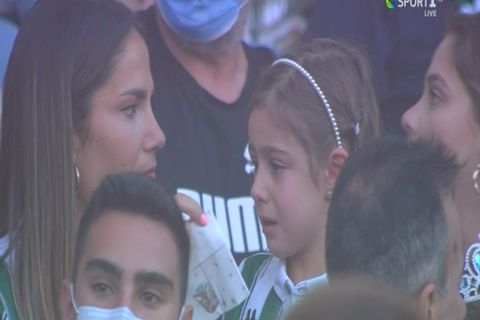 Τελικός Κυπέλλου Λουξ 2022, Παναθηναϊκός - ΠΑΟΚ: Η εικόνα του δακρυσμένου παιδιού στις εξέδρες λόγω των δακρυγόνων