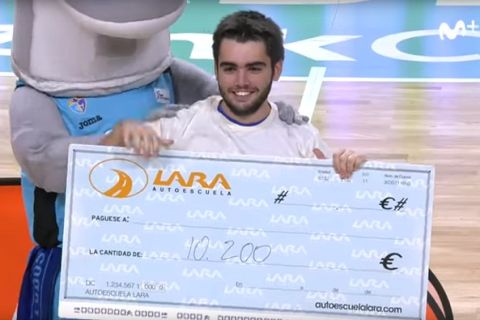 Το έβαλε από το κέντρο και κέρδισε 10.200 ευρώ!