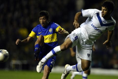 Boca Juniors' forward Dario Cvitanich (L) vies for the ball with Velez Sarsfield's defender Sebastian Dominguez, during their Argentina First Division football match, at La Bombonera stadium in Buenos Aires, on May 13, 2012.    AFP PHOTO / Alejandro PAGNIALEJANDRO PAGNI/AFP/GettyImages