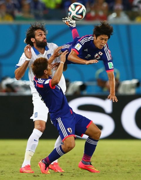 NATAL, BRAZIL - JUNE 19:  Atsuto Uchida of Japan competes for the ball with Giorgos Samaras of Greece during the 2014 FIFA World Cup Brazil Group C match between Japan and Greece at Estadio das Dunas on June 19, 2014 in Natal, Brazil.  (Photo by Mark Kolbe/Getty Images)