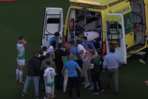 Παίκτης κατέρρευσε στον αγωνιστικό χώρο σε αγώνα στην Ισπανία και το ματς διεκόπη