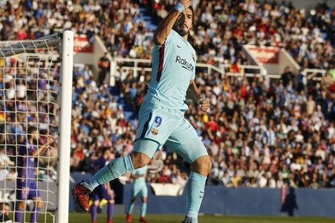 Barcelona's Luis Suarez celebrates after scoring the opening goal against Leganes during the Spanish La Liga soccer match between Barcelona and Leganes at the Butarque stadium in Madrid, Saturday, Nov 18, 2017. (AP Photo/Francisco Seco)
