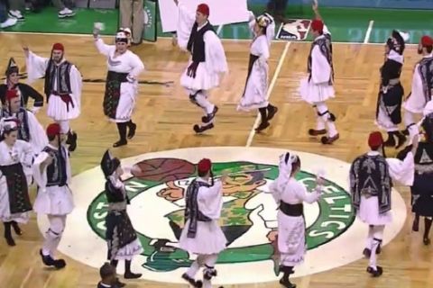 Οι ελληνικοί παραδοσιακοί χοροί που σήκωσαν στο πόδι το "TD Garden" των Celtics!