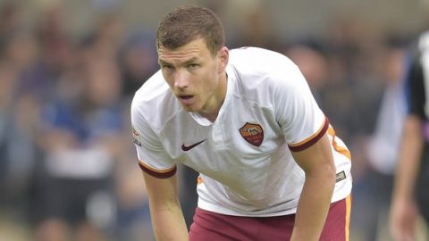 BERGAMO, ITALY - APRIL 17:  AS Roma player Edin Dzeko looks disappointed during the Serie A match between Atalanta BC and AS Roma at Stadio Atleti Azzurri d'Italia on April 17, 2016 in Bergamo, Italy.  (Photo by Luciano Rossi/AS Roma via Getty Images)