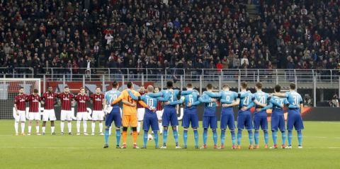 Players observe a minute of silence to honor Fiorentina captain Davide Astori, prior to the Europa League, round of 16 first-leg soccer match between AC Milan and Arsenal, at the Milan San Siro stadium, Italy, Thursday, March 8, 2018. (AP Photo/Antonio Calanni)