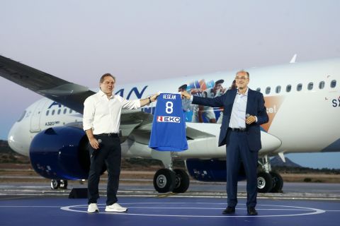 Εθνική Μπάσκετ: Αεροσκάφος της Aegean Airlines ντύθηκε με τις φιγούρες του Γιάννη Αντετοκούνμπο και των υπόλοιπων διεθνών