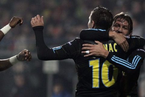 Olympique Marseille's Andre-Pierre Gignac (L) celebrates with team mate Gabriel Heinze after scoring against Zilina during their Champions League Group F soccer match in Zilina, November 3, 2010.  REUTERS/Petr Josek (SLOVAKIA - Tags: SPORT SOCCER)