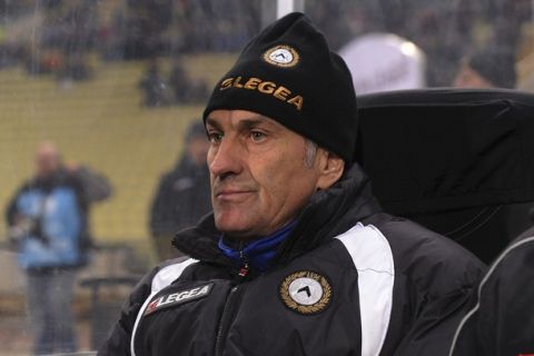 UDINE, ITALY - FEBRUARY 16:  Udinese head coach Francesco Guidolin looks on during the UEFA Europa League Round of 32 match between Udinese Calcio and PAOK FC at Friuli Stadium on February 16, 2012 in Udine, Italy.  (Photo by Dino Panato/Getty Images)
