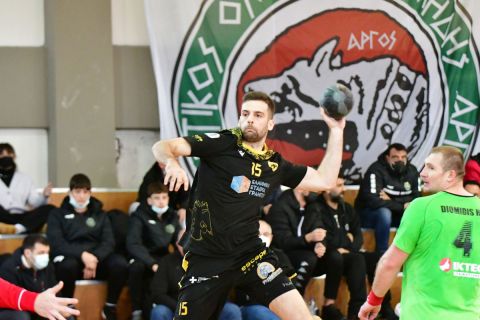 Handball Premier: Συνεχίζουν ακάθεκτοι ΑΕΚ και ΠΑΟΚ