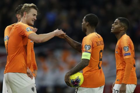Οι παίκτες της Ολλανδίας πανηγυρίζουν γκολ που σημείωσαν στα προκριματικά του Euro 2020
