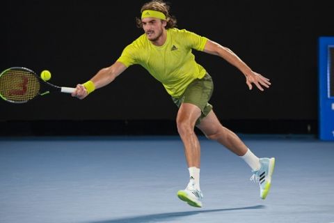 Ο Στέφανος Τσιτσιπάς σε αναμέτρησή του με τον Ζιλ Σιμόν σε αγώνα για το Australian Open