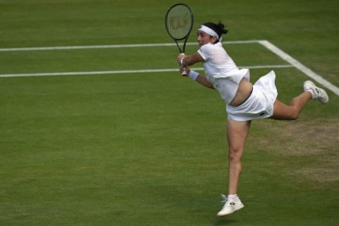 Η Ονς Ζαμπέρ στ Wimbledon κόντρα στην Τατιάνα Μαρία στα ημιτελικά