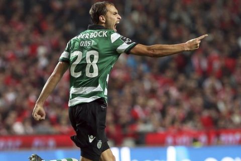 Sporting's Bas Dost celebrates after scoring his side's first goal during a Portuguese league soccer match between Benfica and Sporting at the Luz stadium in Lisbon, Sunday, Dec. 11, 2016. (AP Photo/Armando Franca)