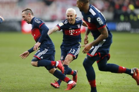 Bayern's Franck Ribery, left, and Bayern's Rafinha, center, celebrate their side's opening goal during a German first division Bundesliga soccer match between FSV Mainz 05 and Bayern Munich in Mainz, Germany, Saturday, Feb. 3, 2018.(AP Photo/Michael Probst)