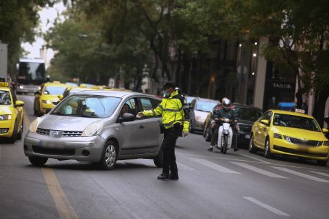 Δακτύλιος: Αλλάζουν τα όρια CO2 για τα αυτοκίνητα που μπαίνουν ελεύθερα στο κέντρο της Αθήνας