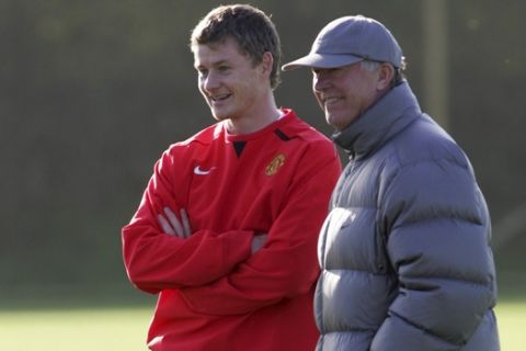 Manchester United's manager Alex Ferguson, right, and striker Ole Gunnar Solskjaer are seen during a training session at the side's Carrington training ground, in Manchester, England, Tuesday Nov. 6, 2007, prior to their Champions League Group F soccer match against Dynamo Kiev on Wednesday. (AP Photo/Simon Pendrigh) 