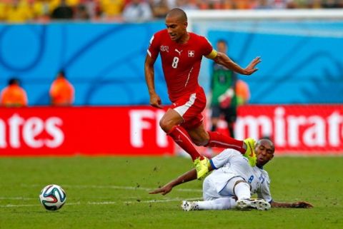 MANAUS, BRAZIL - JUNE 25:  Wilson Palacios of Honduras tackles Gokhan Inler of Switzerland  during the 2014 FIFA World Cup Brazil Group E match between Honduras and Switzerland at Arena Amazonia on June 25, 2014 in Manaus, Brazil.  (Photo by Matthew Lewis/Getty Images)