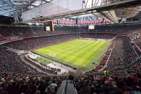 Γεμάτη η "Amsterdam Arena", δρακόντεια μέτρα