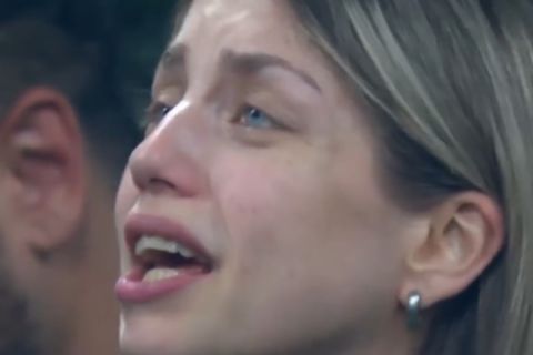 Τα δακρυσμένα μάτια που συγκίνησαν όλο το ΟΑΚΑ: Το πρόσωπο της οπαδού του Παναθηναϊκού που καθρεπτίζει τα δώδεκα χρόνια προσμονής  