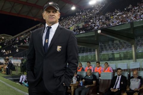 Palermo's coach Giuseppe Iachini, during the Serie A soccer match between Udinese and Palermo at the Friuli Stadium in Udine, Italy, Sunday, Aug. 30, 2015. (AP Photo/Paolo Giovannini)