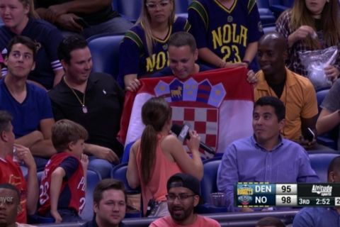 Τρομερή γκάφα δημοσιογράφου στο ΝΒΑ: δεν ήξερε ποια είναι η σερβική σημαία!