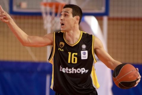 Ο Νίκος Ζήσης καθοδηγεί από τη θέση του πόιντ γκαρντ την ΑΕΚ σε εκτός έδρας αγώνα για τη Basket League